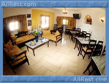 Manos Villa 5